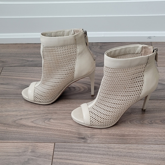 BCBG Cream Cage Heels - Size 7 - Picture 8 of 10